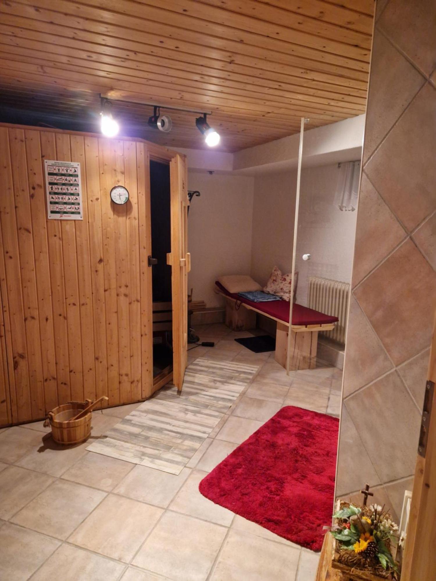 Grosses Gemuetliches Zimmer Mit Eigener Dusche Und Sauna Auf Wunsch Rheinstetten Exterior foto